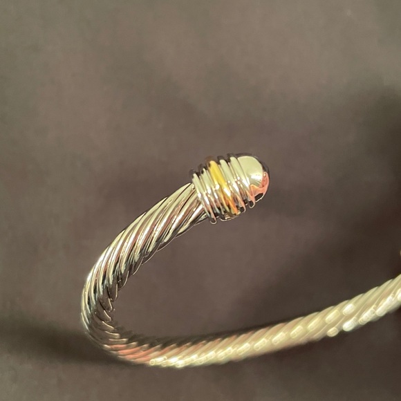 ✨SOLD✨DY Cable Bracelet - Picture 4 of 6